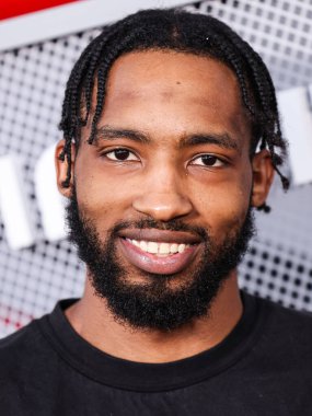 Derrick Jones Jr., 15 Ağustos 2024 'te Inglewood, Los Angeles, Kaliforniya, ABD' deki Intuit Dome 'da düzenlenen Intuit Dome Büyük Açılışı - Kurdele Kesme Töreni ve Kırmızı Halı' ya ulaşır..