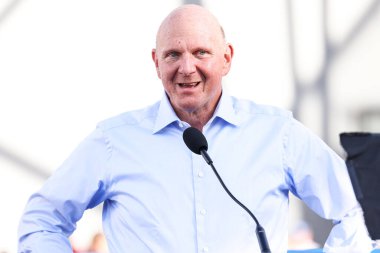 Steve Ballmer, 15 Ağustos 2024 'te Los Angeles' taki Intuit Dome Büyük Açılışı, Kurdele Kesme Töreni ve Kırmızı Halı 'da konuşma yapacak.