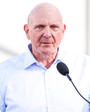 Steve Ballmer, 15 Ağustos 2024 'te Los Angeles' taki Intuit Dome Büyük Açılışı, Kurdele Kesme Töreni ve Kırmızı Halı 'da konuşma yapacak.