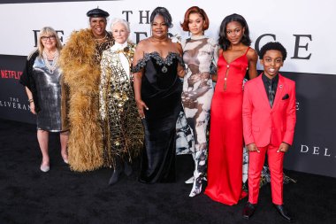 Colleen Camp, Bayan Lawrence, Glenn Close, Mo 'Nique, Lee Daniels, Andra Day, Demi Singleton ve Anthony B. Jenkins Netflix' in 'The Deliverance' adlı filminin Los Angeles galasına 28 Ağustos 2024 'te Hollywood' daki Netflix Tudum Tiyatrosu 'nda geldiler.
