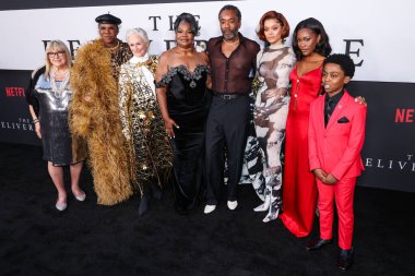 Colleen Camp, Bayan Lawrence, Glenn Close, Mo 'Nique, Lee Daniels, Andra Day, Demi Singleton ve Anthony B. Jenkins Netflix' in 'The Deliverance' adlı filminin Los Angeles galasına 28 Ağustos 2024 'te Hollywood' daki Netflix Tudum Tiyatrosu 'nda geldiler.