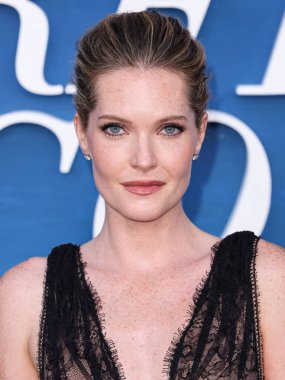 Reza mücevheri takan Meghann Fahy, Netflix 'in 