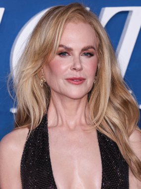 Nicole Kidman özel Ferragamo ve Paris Texas ayakkabıları giyerek Netflix 'in 