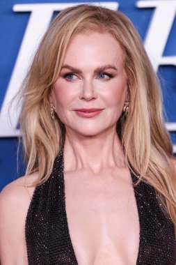 Nicole Kidman özel Ferragamo ve Paris Texas ayakkabıları giyerek Netflix 'in 