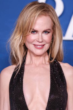 Nicole Kidman özel Ferragamo ve Paris Texas ayakkabıları giyerek Netflix 'in 