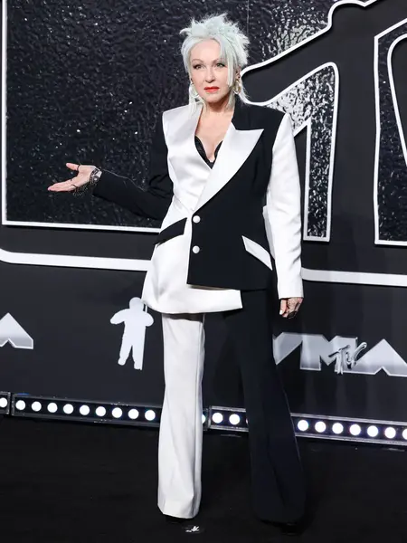 Cyndi Lauper, 11 Eylül 2024 'te UBS Arena' da düzenlenen 2024 MTV Video Müzik Ödülleri 'ne ulaştı.. 
