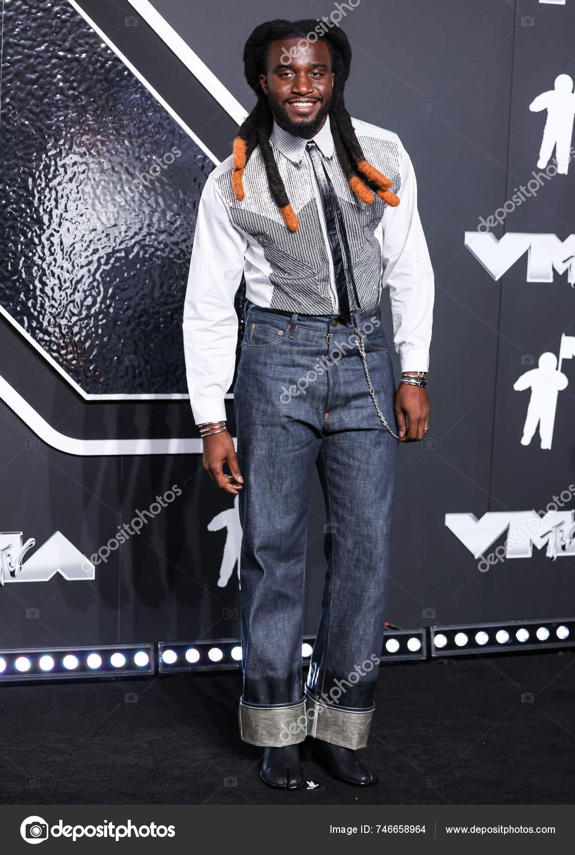 Shaboozey Arrives 2024 Mtv Video Music Awards Held Ubs Arena