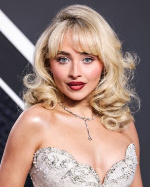 'Espresso' ödülü sahibi Sabrina Carpenter, 11 Eylül 2024 'te UBS Arena' da düzenlenen 2024 MTV Video Müzik Ödülleri 'nde basın odasında poz verdi.. 