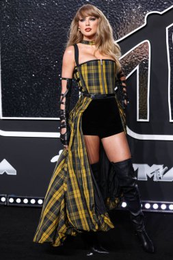 Dior 'u giyen Taylor Swift, 11 Eylül 2024' te UBS Arena 'da düzenlenen 2024 MTV Video Müzik Ödülleri' ne ulaştı.. 