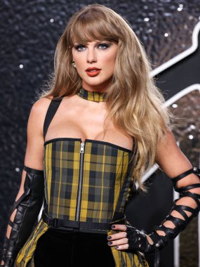 Dior 'u giyen Taylor Swift, 11 Eylül 2024' te UBS Arena 'da düzenlenen 2024 MTV Video Müzik Ödülleri' ne ulaştı.. 