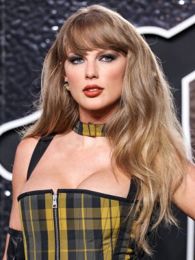 Dior 'u giyen Taylor Swift, 11 Eylül 2024' te UBS Arena 'da düzenlenen 2024 MTV Video Müzik Ödülleri' ne ulaştı.. 