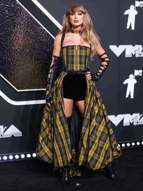 Dior 'u giyen Taylor Swift, 11 Eylül 2024' te UBS Arena 'da düzenlenen 2024 MTV Video Müzik Ödülleri' ne ulaştı.. 
