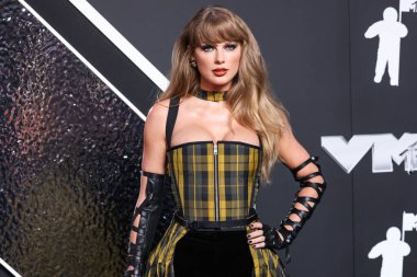Dior 'u giyen Taylor Swift, 11 Eylül 2024' te UBS Arena 'da düzenlenen 2024 MTV Video Müzik Ödülleri' ne ulaştı.. 