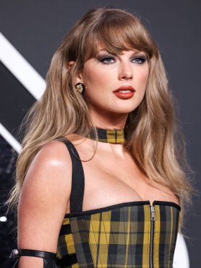 Dior 'u giyen Taylor Swift, 11 Eylül 2024' te UBS Arena 'da düzenlenen 2024 MTV Video Müzik Ödülleri' ne ulaştı.. 