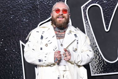 Teddy Swims arrives at the 2024 MTV Video Music Awards held at UBS Arena on September 11, 2024 in Elmont, New York, United States.