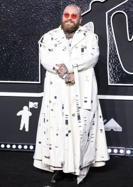 Teddy Swims arrives at the 2024 MTV Video Music Awards held at UBS Arena on September 11, 2024 in Elmont, New York, United States.