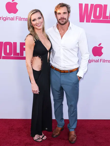 stock image Katie Cassidy and Stephen Huszar arrive at the Los Angeles Premiere Of Apple TV+'s 'Wolfs' held at the TCL Chinese Theatre IMAX on September 18, 2024 in Hollywood, Los Angeles, California, United States