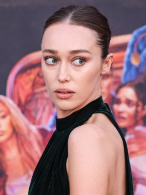 Dior giyimli Alycia Debnam-Carey, Netflix 'in 
