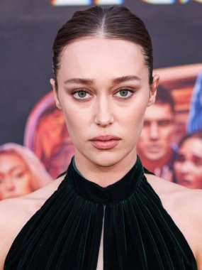 Dior giyimli Alycia Debnam-Carey, Netflix 'in 