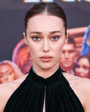 Dior giyimli Alycia Debnam-Carey, Netflix 'in 