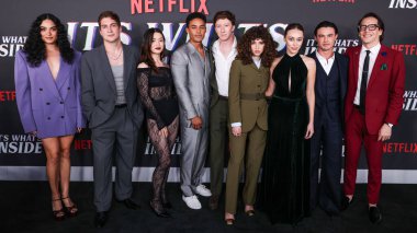 Bir grup aktör, Los Angeles Ötesi Festivale geldi. Netflix 'in 