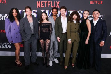 Bir grup aktör, Los Angeles Ötesi Festivale geldi. Netflix 'in 