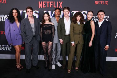 Bir grup aktör, Los Angeles Ötesi Festivale geldi. Netflix 'in 