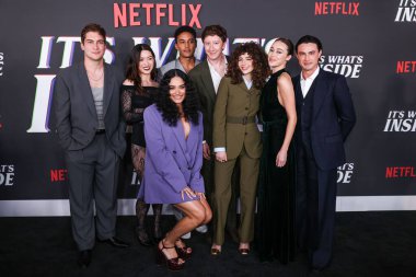 Bir grup aktör, Los Angeles Ötesi Festivale geldi. Netflix 'in 