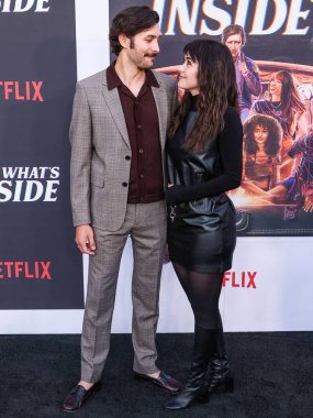 Alexander Koch ve Daniella Pineda, Netflix 'in 