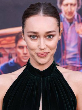 Dior giyimli Alycia Debnam-Carey, Netflix 'in 