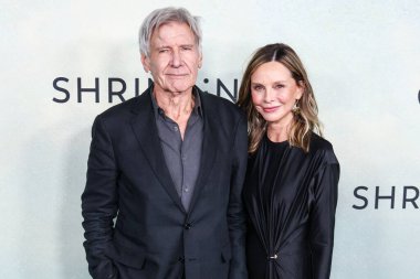 Harrison Ford ve eşi Calista Flockhart, 8 Ekim 2024 'te Batı Hollywood, Los Angeles, Kaliforniya, ABD' de Pasifik Tasarım Merkezi 'nde düzenlenen Apple TV + Serisi' Küçültme 'nin Dünya Premiere' sine geldiler..