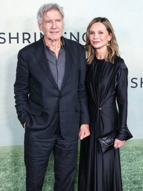 Harrison Ford ve eşi Calista Flockhart, 8 Ekim 2024 'te Batı Hollywood, Los Angeles, Kaliforniya, ABD' de Pasifik Tasarım Merkezi 'nde düzenlenen Apple TV + Serisi' Küçültme 'nin Dünya Premiere' sine geldiler..