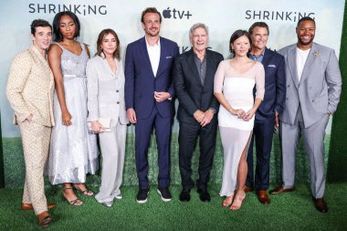 Michael Urie, Jessica Williams, Christa Miller, Harrison Ford, Jason Segel, Lukita Maxwell, Ted McGinleya ve Luke Tennie, 8 Ekim 2024 'te ABD' nin Los Angeles kentinde düzenlenen Apple TV + Serisi 'Küçülen' 2..