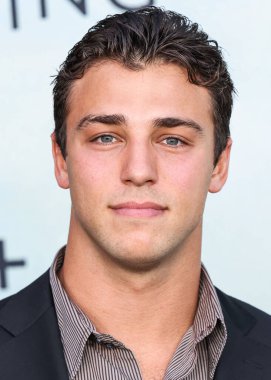Tanner Zagarino, 8 Ekim 2024 'te Batı Hollywood, Los Angeles, Kaliforniya' da Pasifik Tasarım Merkezi 'nde düzenlenen Apple TV + Serisi' Küçülen '2..