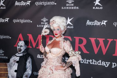 Amber Rose, 19 Ekim 2024 'te Tarzana, Los Angeles, Kaliforniya' da düzenlenen Özel Konutta Amber Rose 'un doğum günü partisine katıldı..