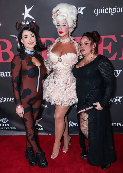 Janice Talley, Amber Rose ve Maria Corbett, 19 Ekim 2024 'te Tarzana, Los Angeles, Kaliforniya, ABD' deki bir özel konutta düzenlenen Amber Rose 'un doğum günü partisine geldiler..