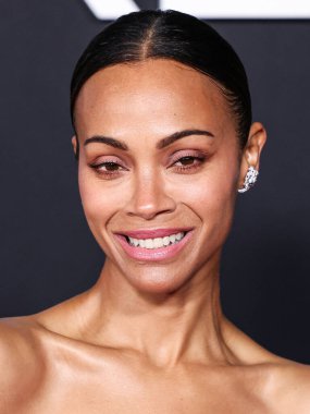 Saint Laurent elbisesi giyen Zoe Saldana, 21 Ekim 2024 'te Hollywood' da Hollywood, Los Angeles, Kaliforniya, ABD 'de düzenlenen Netflix' in 'Emilia Perez' in Los Angeles galasına geldi..