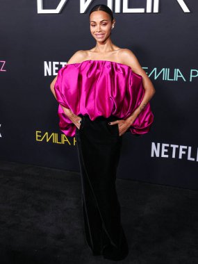 Saint Laurent elbisesi giyen Zoe Saldana, 21 Ekim 2024 'te Hollywood' da Hollywood, Los Angeles, Kaliforniya, ABD 'de düzenlenen Netflix' in 'Emilia Perez' in Los Angeles galasına geldi..