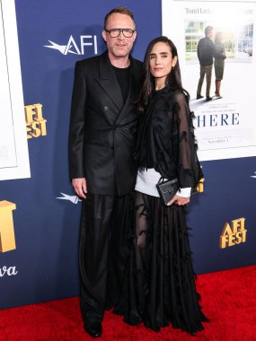 Paul Bettany ve eşi Jennifer Connelly, 25 Ekim 2024 'te Hollywood, Los Angeles, Kaliforniya, ABD' deki TCL Çin Tiyatrosu IMAX 'ta düzenlenen 2024 Sony Pictures' Here 'ın Dünya Premiere Gösterimi' ne geldiler..