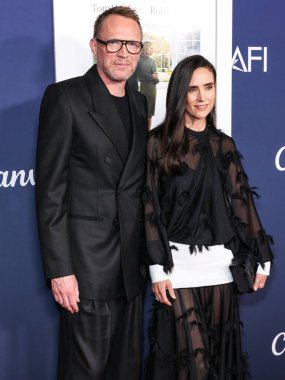 Paul Bettany ve eşi Jennifer Connelly, 25 Ekim 2024 'te Hollywood, Los Angeles, Kaliforniya, ABD' deki TCL Çin Tiyatrosu IMAX 'ta düzenlenen 2024 Sony Pictures' Here 'ın Dünya Premiere Gösterimi' ne geldiler..