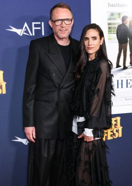 Paul Bettany ve eşi Jennifer Connelly, 25 Ekim 2024 'te Hollywood, Los Angeles, Kaliforniya, ABD' deki TCL Çin Tiyatrosu IMAX 'ta düzenlenen 2024 Sony Pictures' Here 'ın Dünya Premiere Gösterimi' ne geldiler..