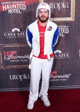 Emile Hirsch, UTOPIA ve Casa Azul Organik Tekila tarafından sunulan Darren Dzienciol 'un Lanetli Otel Cadılar Bayramı Partisi 2024' e 1 Kasım 2024 'te Century City, Los Angeles, Kaliforniya, ABD' de düzenlenen Fairmont Century Plaza 'da ulaşır.. 