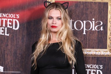 Hailey Clauson, UTOPIA ve Casa Azul Organik Tekila tarafından sunulan Darren Dzienciol 'un Lanetli Otel Cadılar Bayramı Partisi 2024' e 1 Kasım 2024 'te Century City, Los Angeles, Kaliforniya, ABD' de düzenlenen Fairmont Century Plaza 'da ulaşır.. 