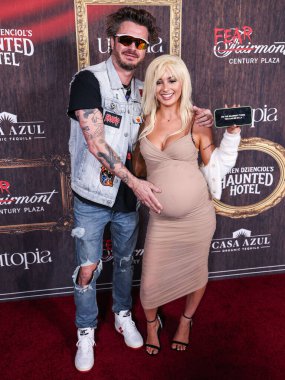 Ian Passmore ve Rio Sage, UTOPIA ve Casa Azul Organik Tekila tarafından 1 Kasım 2024 'te Century City, Los Angeles, Kaliforniya, ABD' de düzenlenen Darren Dzienciol 'un Lanetli Otel Cadılar Bayramı Partisi 2024' e geldiler.