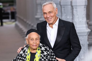 Betye Saar ve Neil Lane, 2 Kasım 2024 'te Los Angeles İlçe Sanat Müzesi' nde düzenlenen 13. LACMA Sanat + Film Galası 2024 'e geldiler. (Fotoğraf: Xavier Collin / Görüntü: P