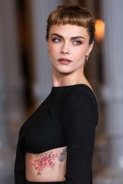 Gucci 'yi giyen Cara Delevingne, 2 Kasım 2024' te Los Angeles İlçe Sanat Müzesi 'nde düzenlenen 13. LACMA Sanat + Film Galası 2024' e geldi..