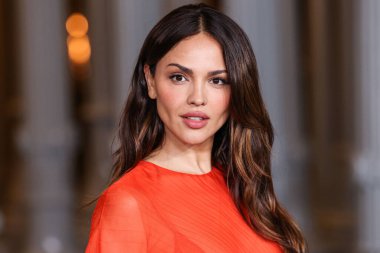 Gucci giyen Eiza Gonzalez, 2 Kasım 2024 'te Los Angeles İlçe Sanat Müzesi' nde düzenlenen 13. LACMA Sanat + Film Galası 2024 'e geldi..