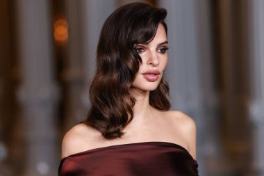 Emily Ratajkowski, Los Angeles Mucize Mil, Los Angeles, Kaliforniya, ABD 'de 2 Kasım 2024 tarihinde Los Angeles İlçe Sanat Müzesi' nde Gucci tarafından sunulan 13. Geleneksel LACMA Sanat + Film Galası 2024 'e geliyor..
