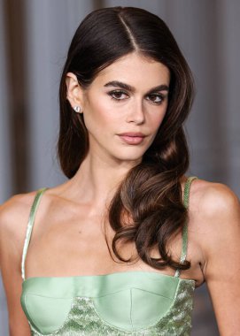 Gucci giyen Kaia Gerber, 2 Kasım 2024 'te Los Angeles İlçe Sanat Müzesi' nde düzenlenen 13. LACMA Sanat + Film Galası 2024 'e geliyor..
