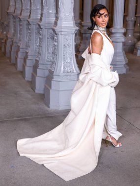 Kim Kardashian 'ın Gucci giysisi ve paltosu takılı olarak 13. Geleneksel LACMA Sanat + Film Galası 2024' e geldi. Gucci tarafından 2 Kasım 2024 'te Los Angeles Şehir Sanat Müzesi' nde sergilenen Miracle Mile, Los Angeles, Kaliforniya, ABD.
